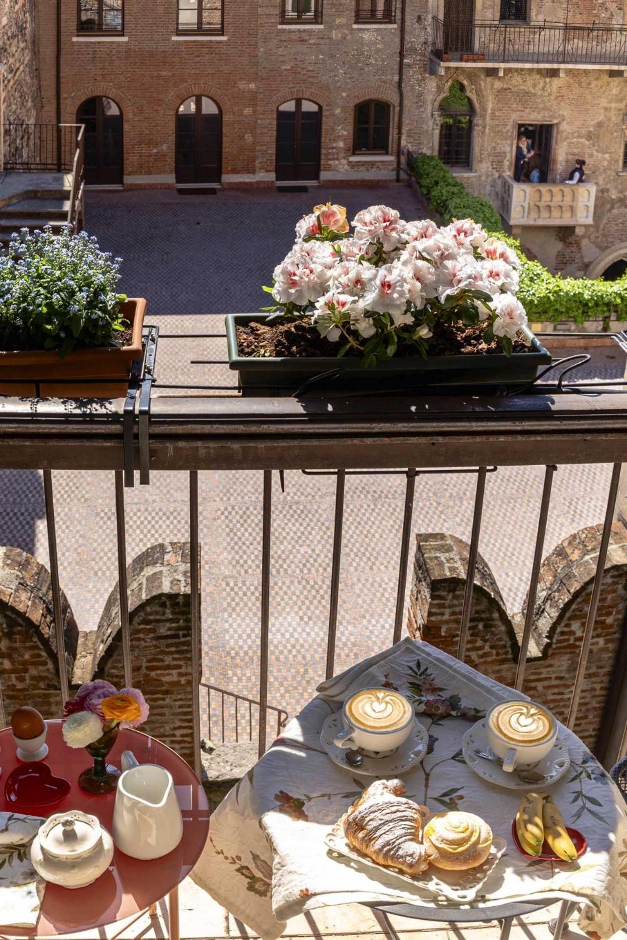 Residenza...Cara Giulietta... Apartment เวโรนา ภายนอก รูปภาพ