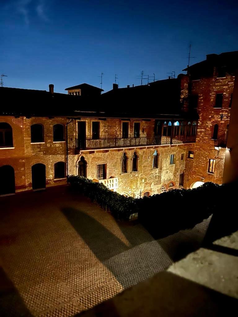 Residenza...Cara Giulietta... Apartment เวโรนา ภายนอก รูปภาพ